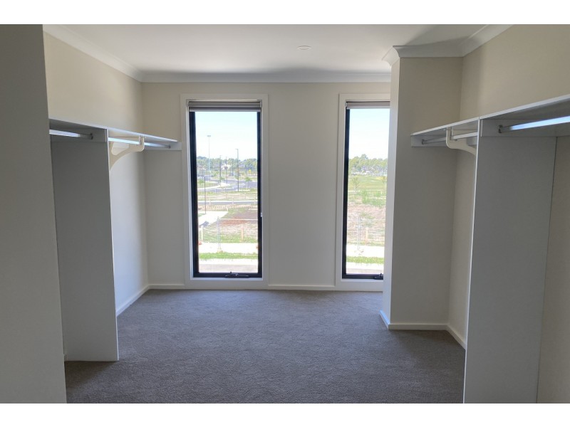 1 Camaro Drive, Cranbourne East VIC 3977