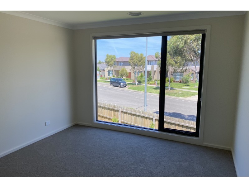 1 Camaro Drive, Cranbourne East VIC 3977