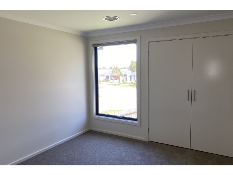 1 Camaro Drive, Cranbourne East VIC 3977