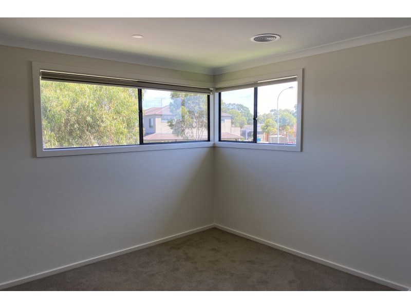 1 Camaro Drive, Cranbourne East VIC 3977