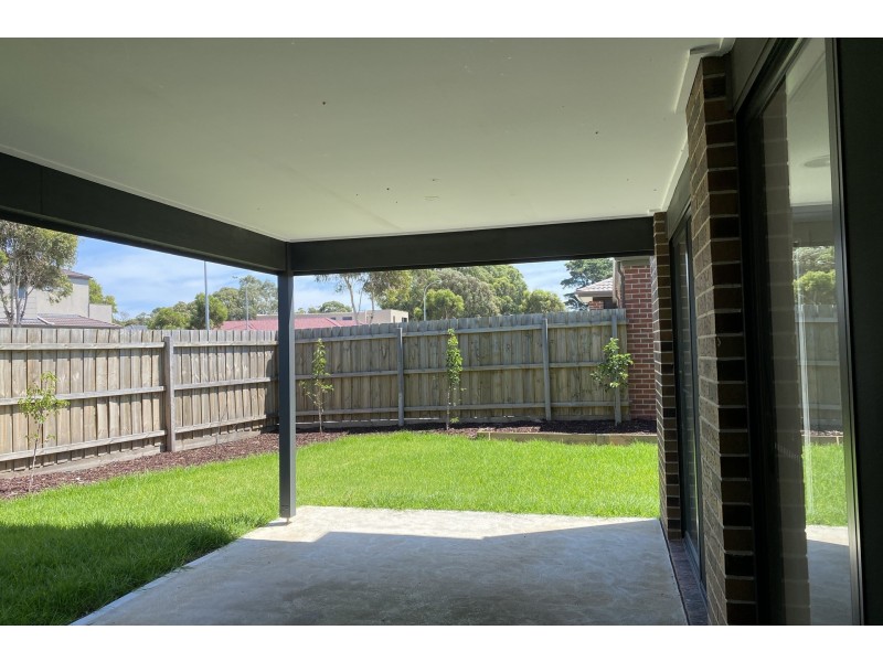 1 Camaro Drive, Cranbourne East VIC 3977