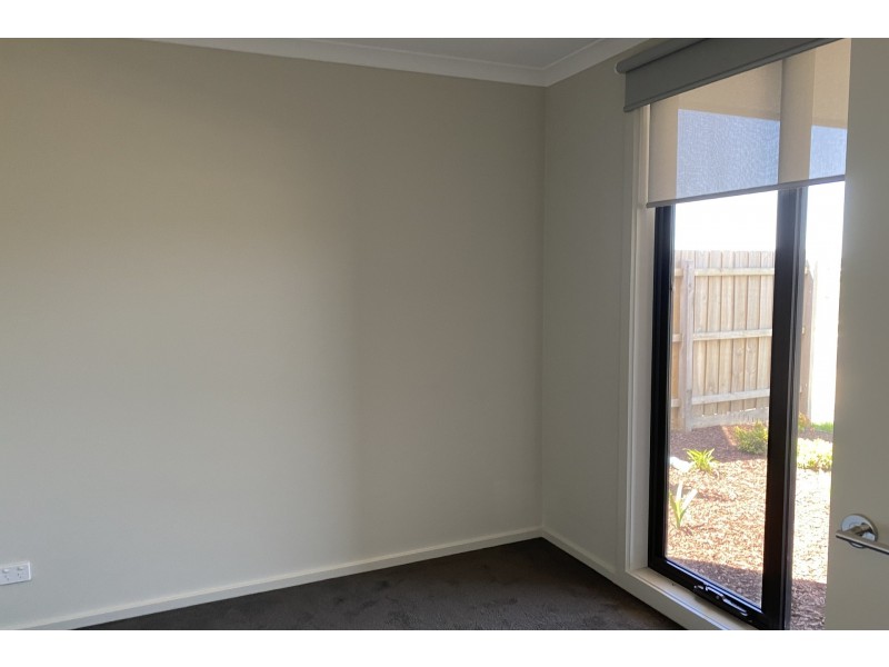 7 Camaro Drive, Cranbourne East VIC 3977