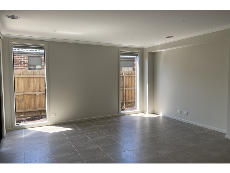 7 Camaro Drive, Cranbourne East VIC 3977