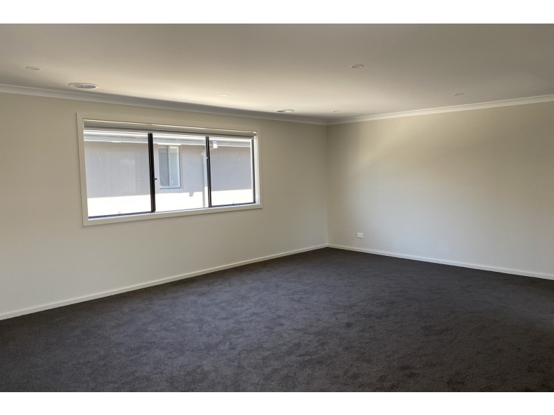 7 Camaro Drive, Cranbourne East VIC 3977