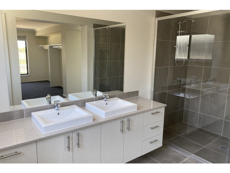 7 Camaro Drive, Cranbourne East VIC 3977