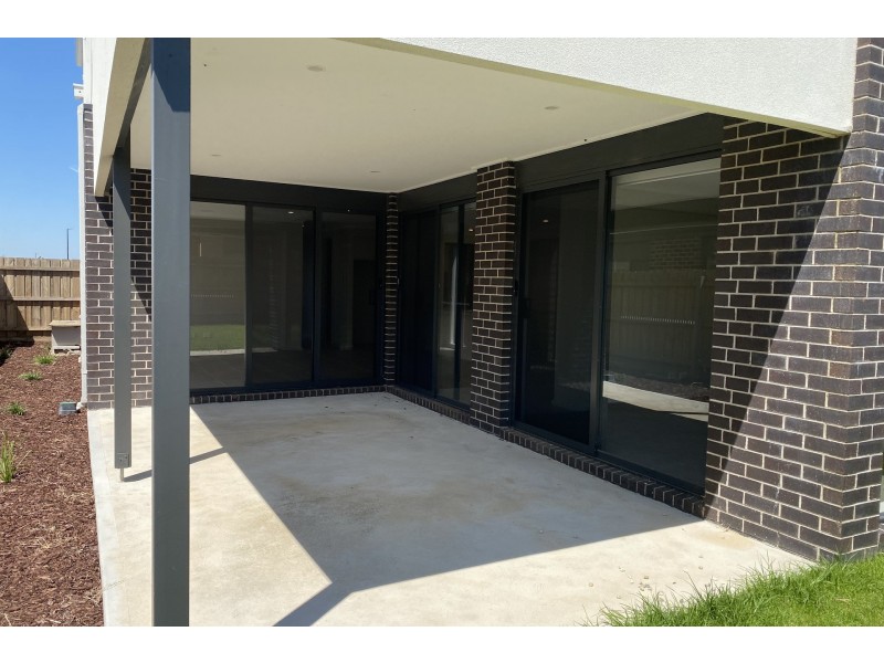 7 Camaro Drive, Cranbourne East VIC 3977