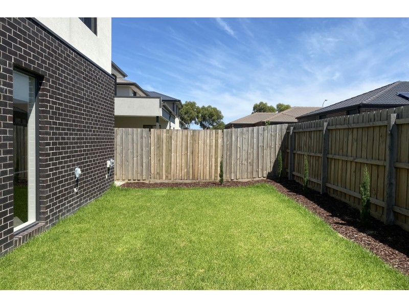 7 Camaro Drive, Cranbourne East VIC 3977