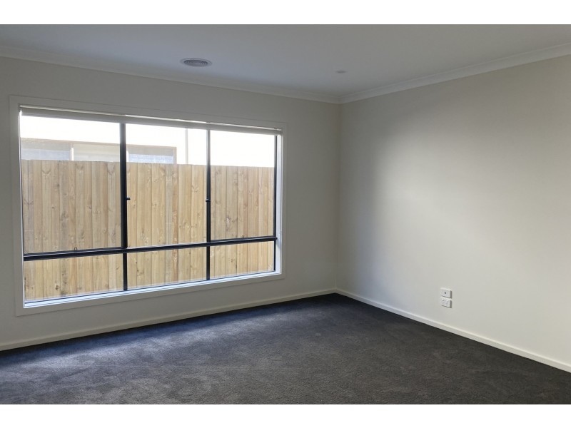 5 Camaro Drive, Cranbourne East VIC 3977