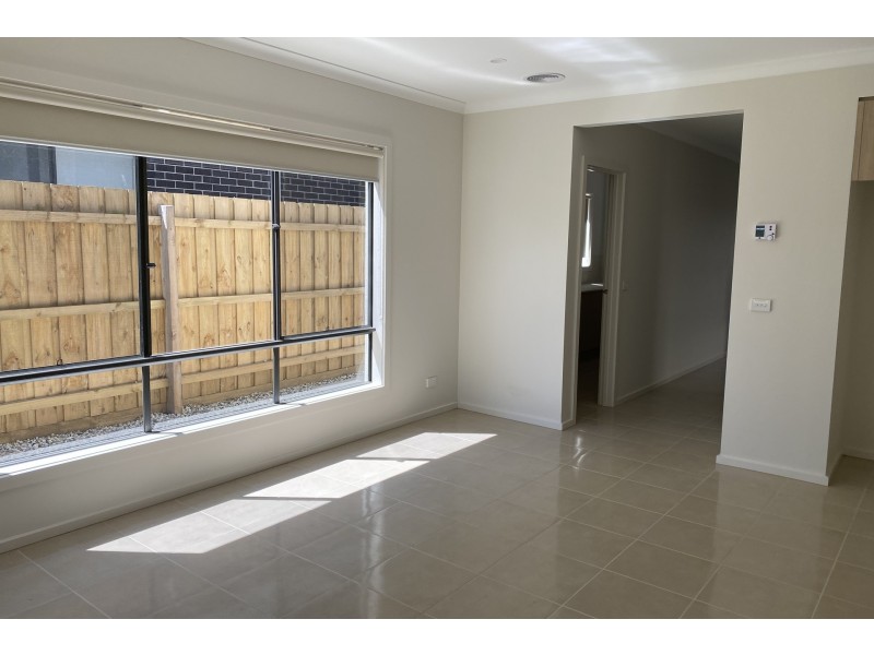5 Camaro Drive, Cranbourne East VIC 3977