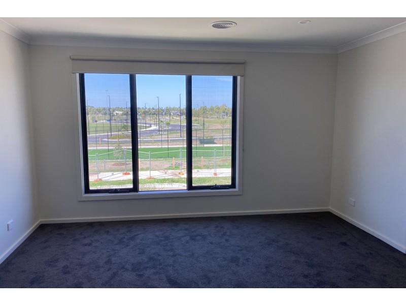 5 Camaro Drive, Cranbourne East VIC 3977