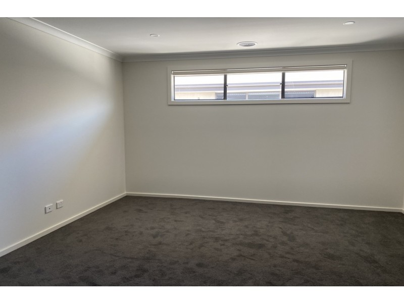 5 Camaro Drive, Cranbourne East VIC 3977