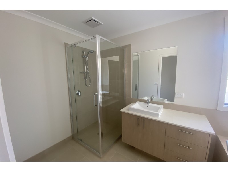 5 Camaro Drive, Cranbourne East VIC 3977