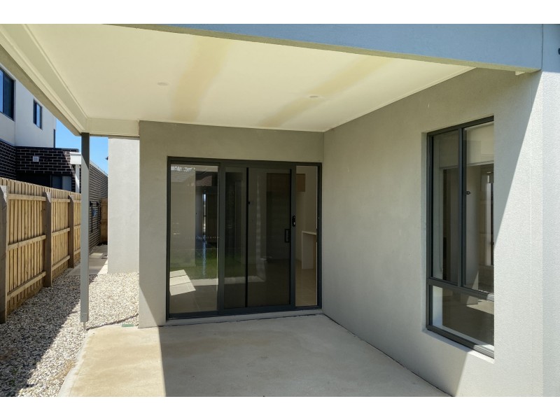 5 Camaro Drive, Cranbourne East VIC 3977