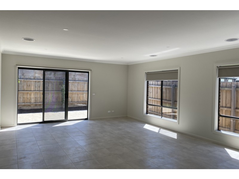9 Camaro Drive, Cranbourne East VIC 3977
