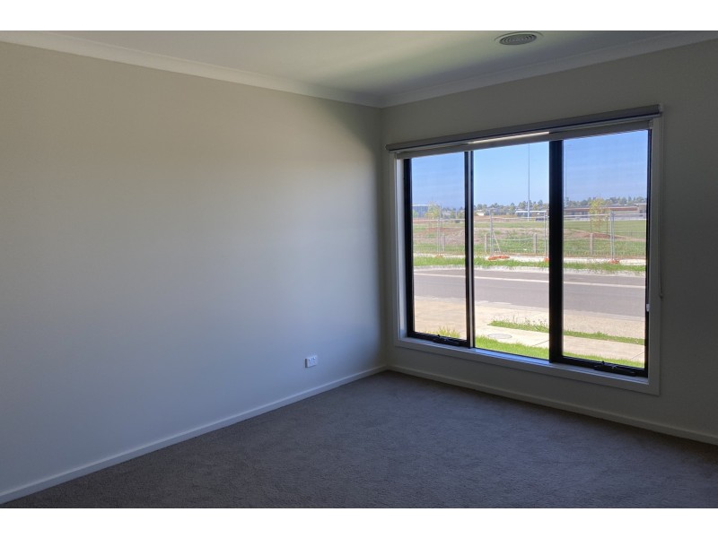 9 Camaro Drive, Cranbourne East VIC 3977