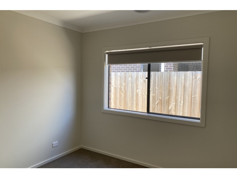 9 Camaro Drive, Cranbourne East VIC 3977