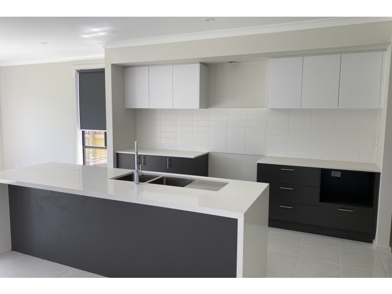 11 Camaro Drive, Cranbourne East VIC 3977