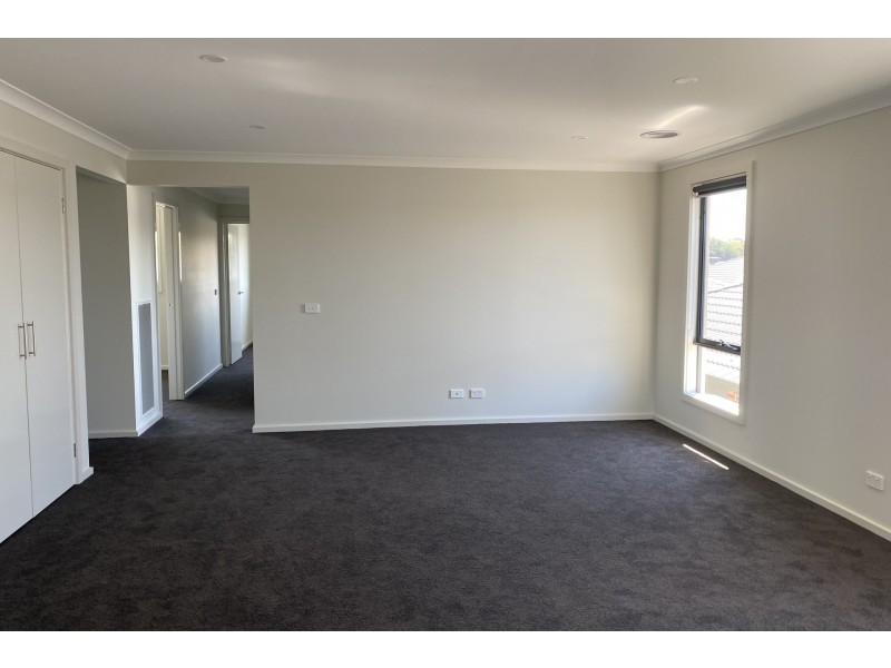 11 Camaro Drive, Cranbourne East VIC 3977