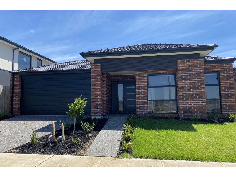 13 Camaro Drive, Cranbourne East VIC 3977