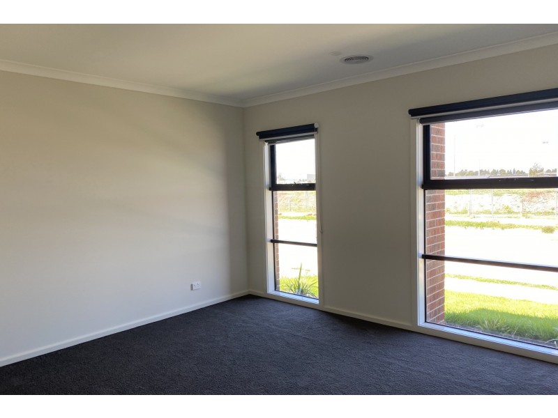 13 Camaro Drive, Cranbourne East VIC 3977
