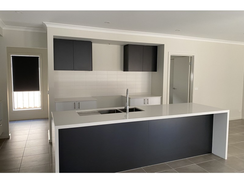 13 Camaro Drive, Cranbourne East VIC 3977