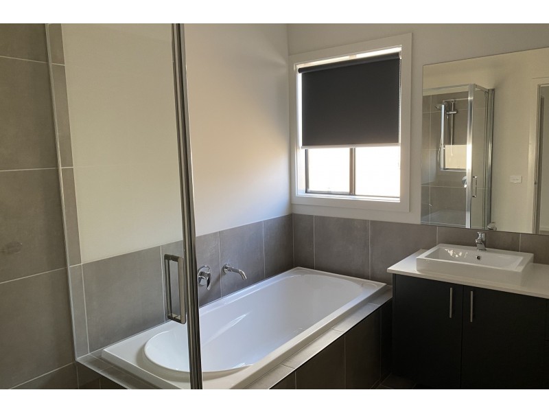 13 Camaro Drive, Cranbourne East VIC 3977