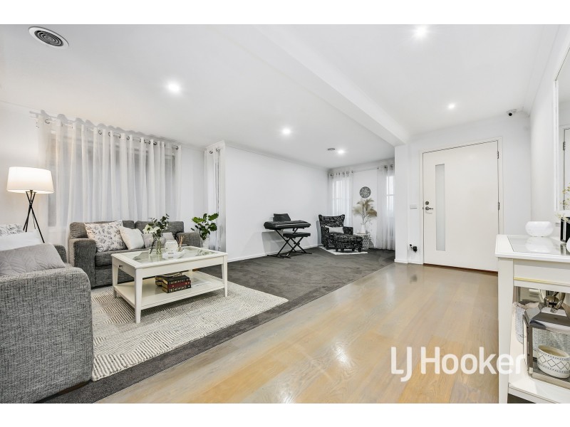 65 Thoroughbred Drive, Clyde North VIC 3978