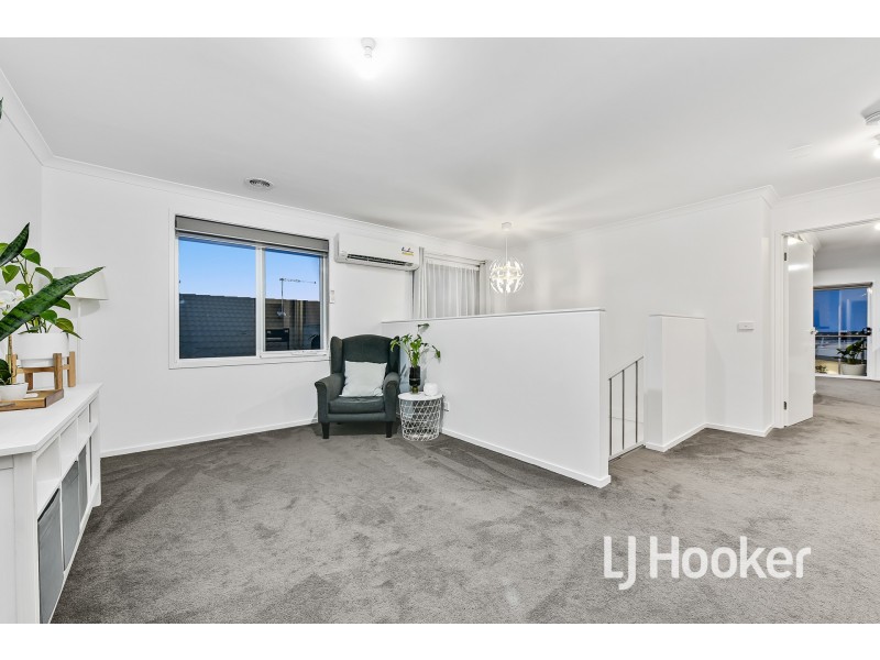 65 Thoroughbred Drive, Clyde North VIC 3978