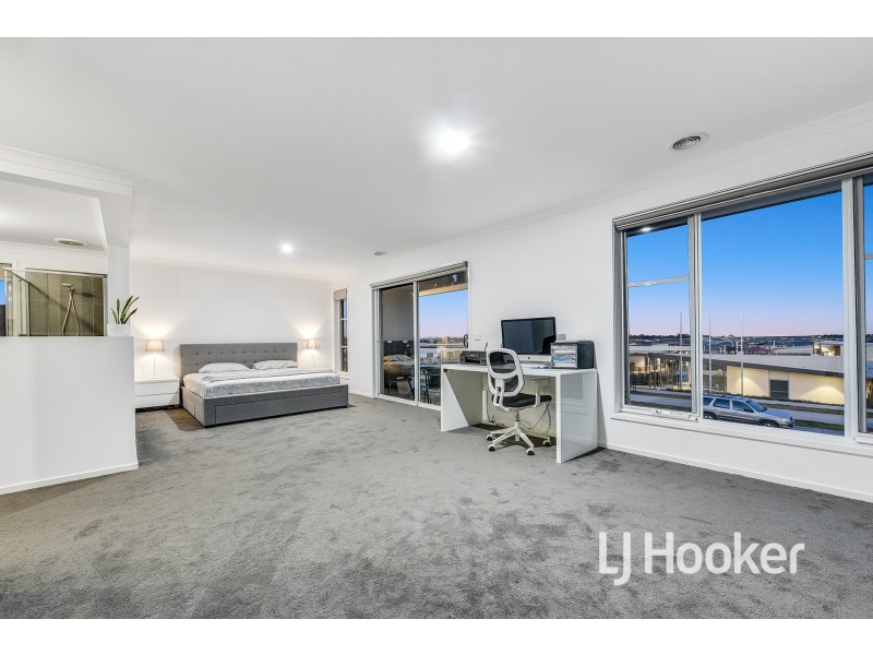 65 Thoroughbred Drive, Clyde North VIC 3978