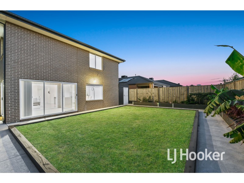 65 Thoroughbred Drive, Clyde North VIC 3978