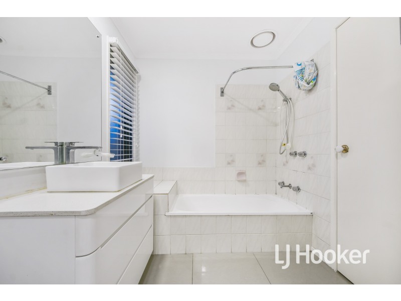 17 Dairy Farm Terrace, Hampton Park VIC 3976