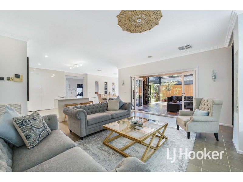 45 Von Nida Drive, Cranbourne North VIC 3977