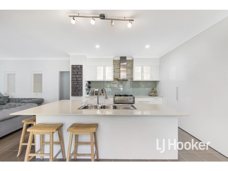 45 Von Nida Drive, Cranbourne North VIC 3977