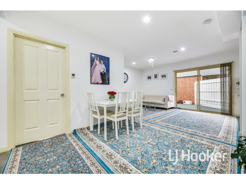 2/27-33 Coral Drive, Hampton Park VIC 3976