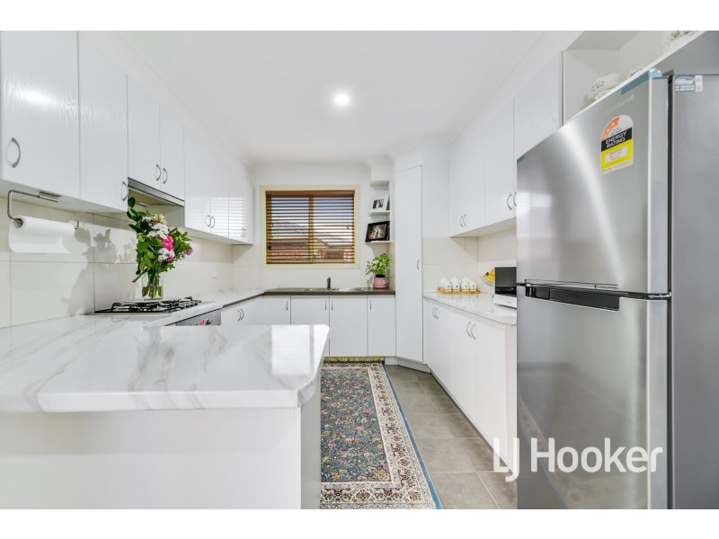 2/27-33 Coral Drive, Hampton Park VIC 3976
