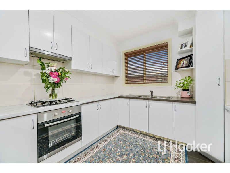 2/27-33 Coral Drive, Hampton Park VIC 3976