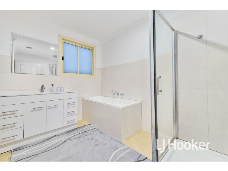 2/27-33 Coral Drive, Hampton Park VIC 3976