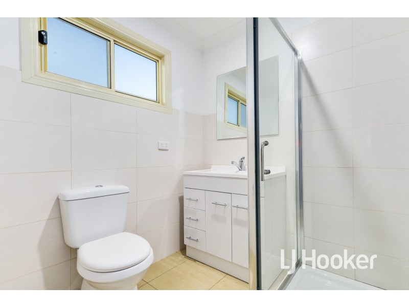 2/27-33 Coral Drive, Hampton Park VIC 3976