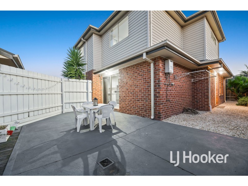 2/27-33 Coral Drive, Hampton Park VIC 3976