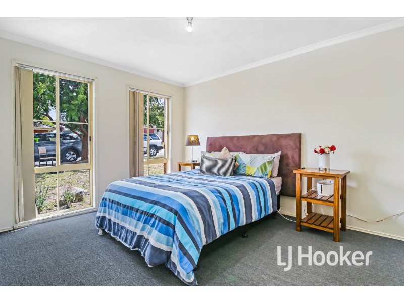 16 Linmac Crescent, Hampton Park VIC 3976