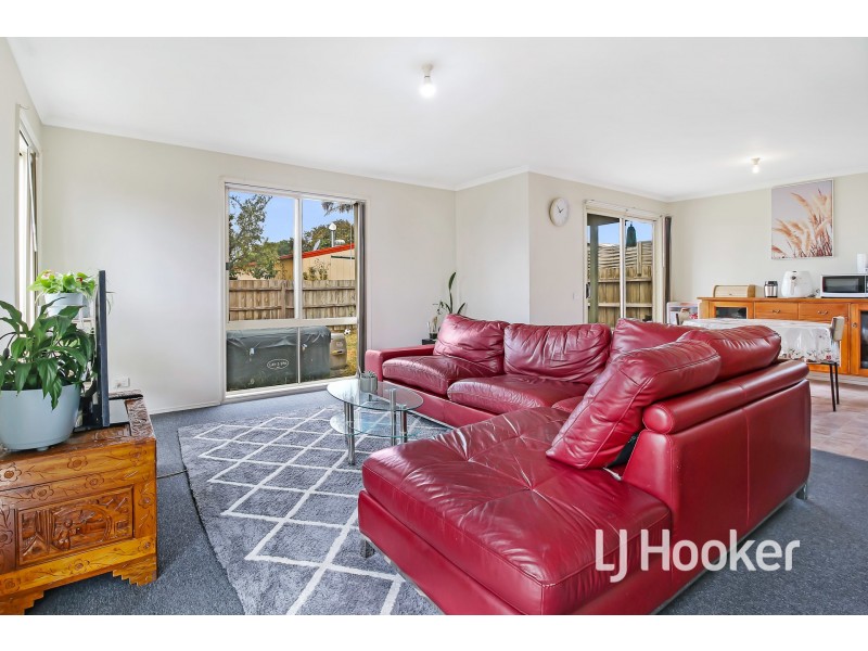 16 Linmac Crescent, Hampton Park VIC 3976