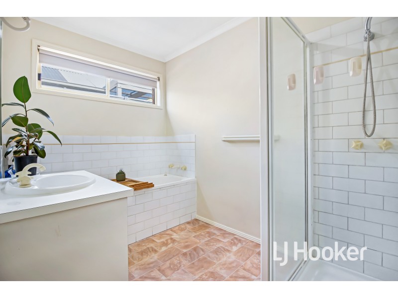 16 Linmac Crescent, Hampton Park VIC 3976