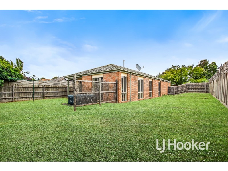 16 Linmac Crescent, Hampton Park VIC 3976