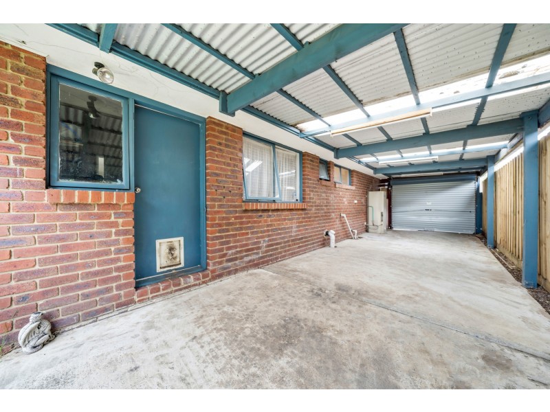 1 Caroline Crescent, Cranbourne West VIC 3977