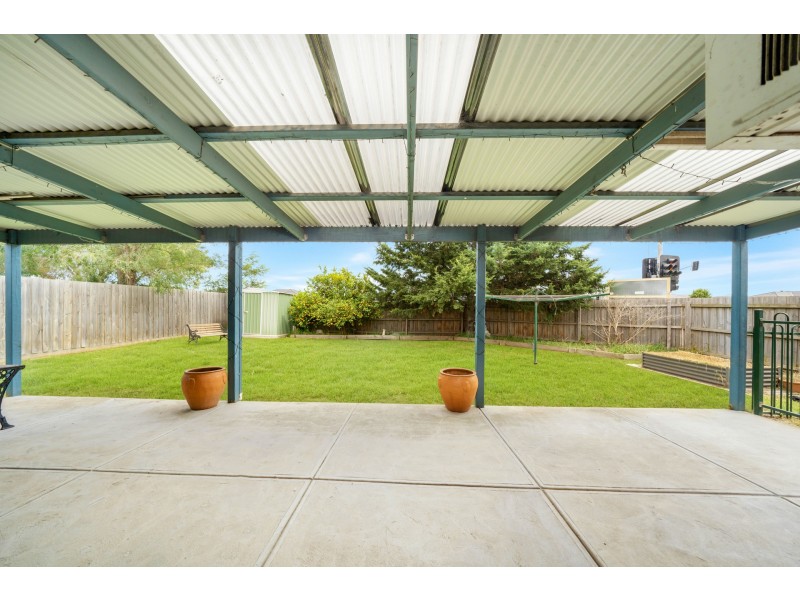 1 Caroline Crescent, Cranbourne West VIC 3977