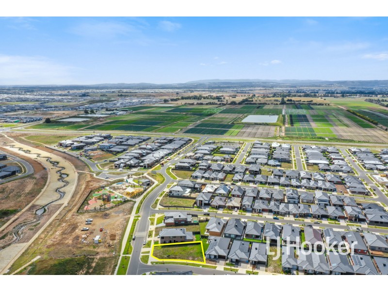 35 Merribrook Boulevard, Clyde VIC 3978