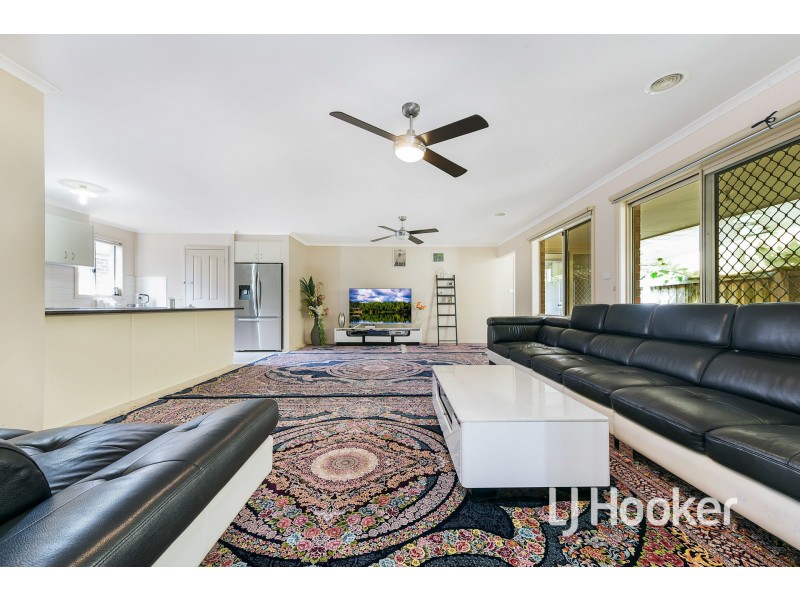 16 Domino Way, Hampton Park VIC 3976