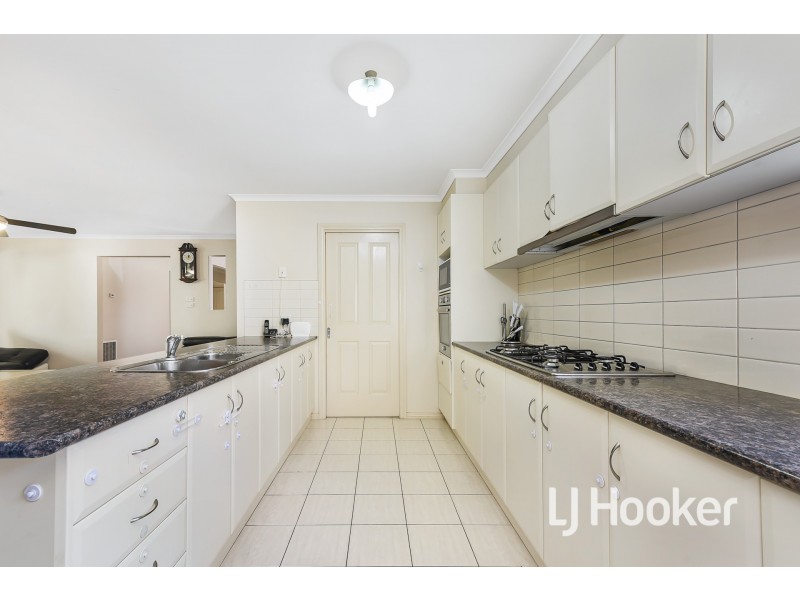 16 Domino Way, Hampton Park VIC 3976