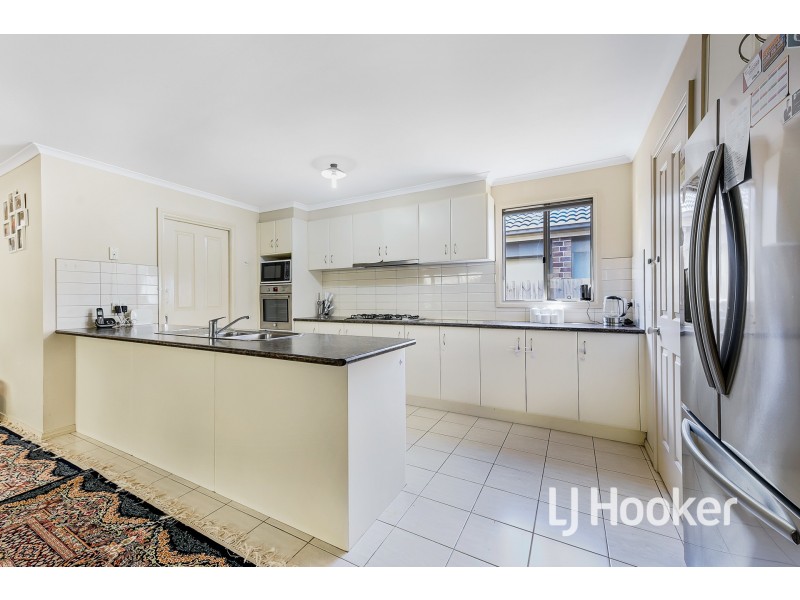 16 Domino Way, Hampton Park VIC 3976