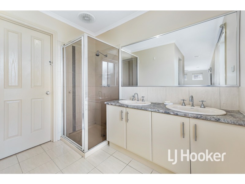 16 Domino Way, Hampton Park VIC 3976